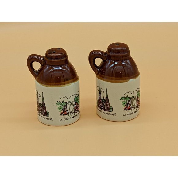 Vintage Salt and Pepper Shaker Jugs Souvenir La Porte Saint-Louis, Quebec - Picture 4 of 10